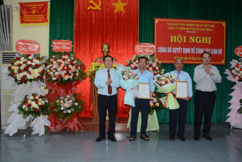Cao su Chư Prông, Chư Sê và Chư Mom Ray công bố các quyết định về công tác cán bộ